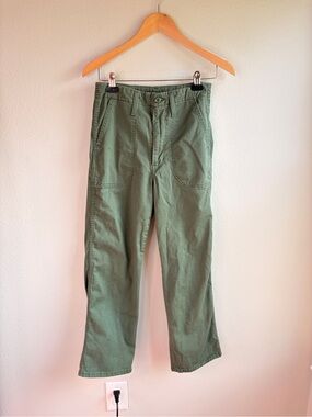 Army Green Levi High Waisted Straight Leg Pants 27‎
